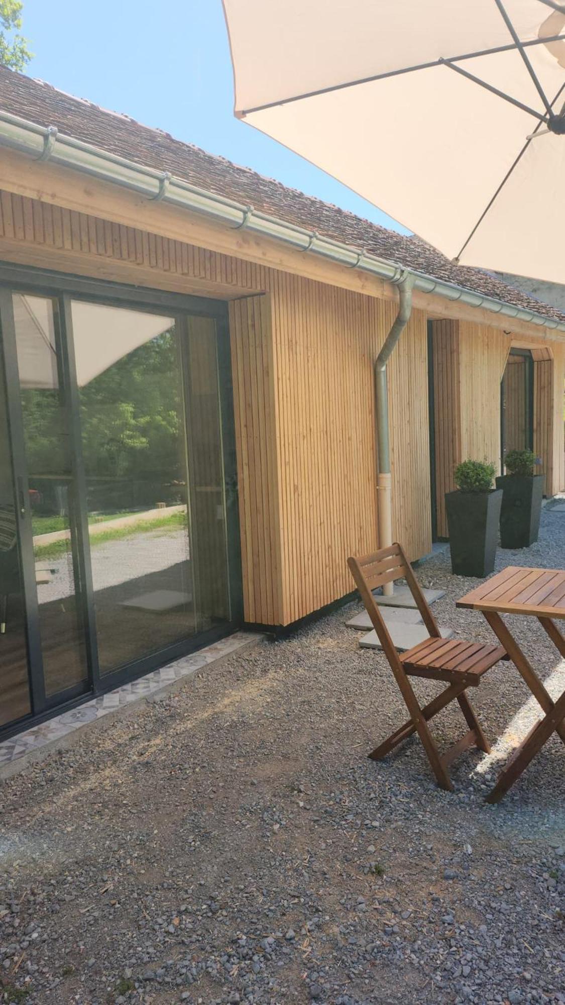 Lodge Du Chateau De Feschaux Villeneuve-sous-Pymont Exteriör bild