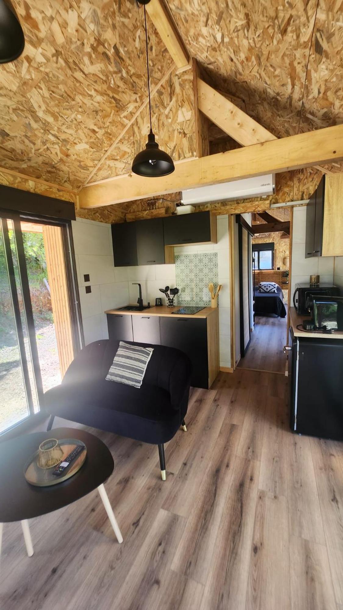 Lodge Du Chateau De Feschaux Villeneuve-sous-Pymont Exteriör bild